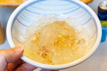 眼の前の中木の海で採られた天草から作られたトコロテン。
とても美味しい。
日本国静岡県伊豆半島賀茂郡南伊豆町中木から渡し船で渡るヒリゾ浜-2024年7月
Tokoroten (seaweed jelly) made from natural seaweed (Gelidium) from the sea of Nakagi in front of us.
