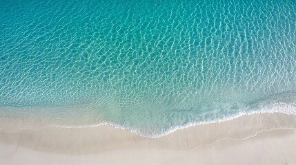 Obraz premium Aerial View of Crystal Clear Turquoise Water and White Sandy Beach - Serene Coastal Landscape