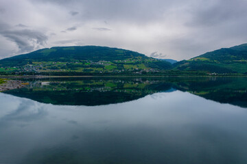 Riflessi sul lago