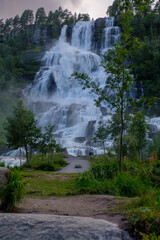 Cascata con persone