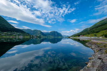 Riflessi sul lago