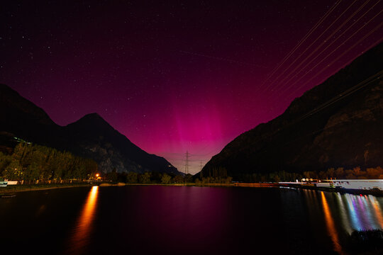 Aurore Bor&eacute;ale vue depuis les Gouilles de Martigny en Suisse