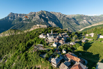 Montagne du Morgon, Village de Saint Vincent les Forts (France)