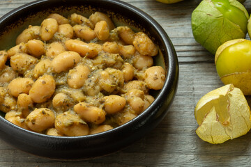 Handsome Johnny from the Dunajec Valley (Piękny Jaś z Doliny Dunajca) - a versatile Polish bean in Mexican tomatillo sauce. The beans have  the status of a Protected Designation of Origin (PDO).