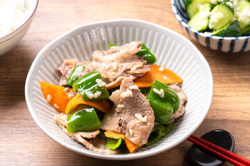 豚肉とピーマンの塩麹炒め