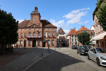 La mairie, vue de l'ext&eacute;rieur, ville de Wissembourg, d&eacute;partement du Bas Rhin, France