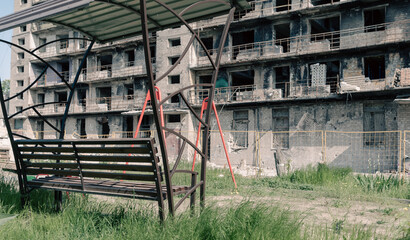 Naklejka premium destroyed building in a city lost in the war in Ukraine