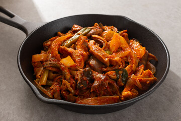 Stir-fried pork stomach with spicy seasoning