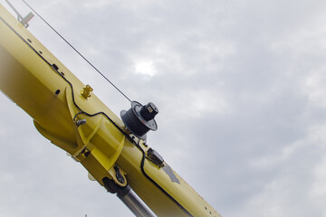 Mobile Crane Mechanics: Focusing on the Outer Drum of Cable for Extending and Retracting Boom Sections