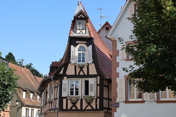 Bâtiment typique, vue de l'extérieur, ville de Wissembourg, département du Bas Rhin, France