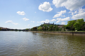 Würzburger Schloss mit Fluss
