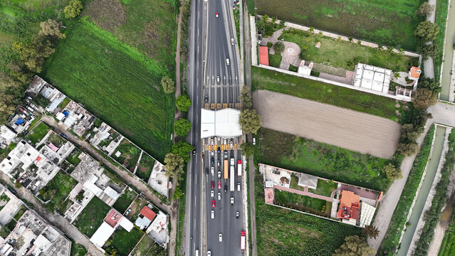 Aerial photograph of the toll booth on the V&iacute;a Lago highway in Texcoco heading to Mexico City.