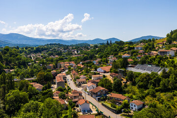 Obraz premium Vue sur Foix et les Pyrénées depuis le Château de Foix