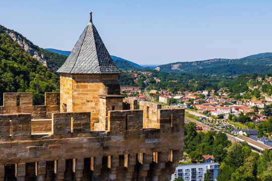 Tours du Ch&acirc;teau de Foix depuis le monument dominant la ville