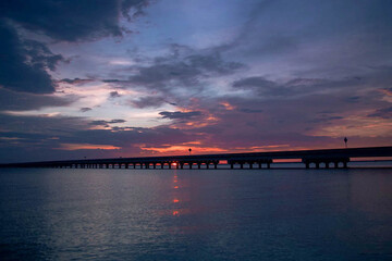 Obraz premium sunset over the lake