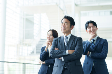 考えるビジネスパーソン