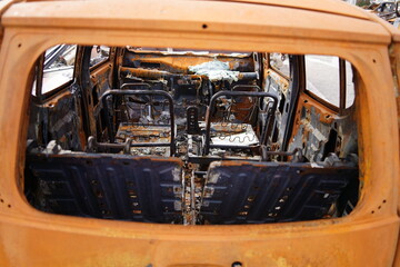 能登半島地震の地震で焼けた車　輪島