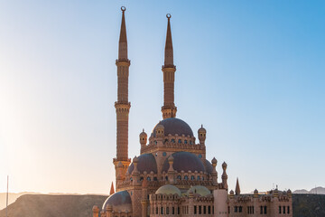 Obraz premium Beautiful Al Mustafa Mosque in Old Town of Sharm El Sheikh in Egypt, at sunset