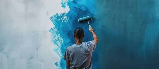 Obraz premium Man painting a wall with a roller