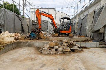 古くなった木造戸建住宅の解体工事