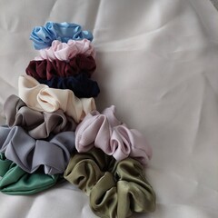 scrunch rubber lies silk