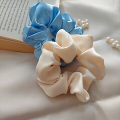 scrunch rubber lies silk