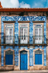 Obraz premium Traditional Portuguese Architecture with Azulejo Tilework Facade