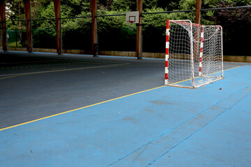Buts de handball sur un terrain de sport extérieur