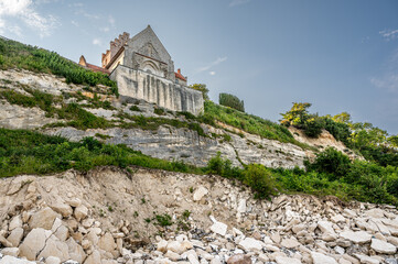 Die alte Kirche von Højerup an ser Ostküste Dänemarks
