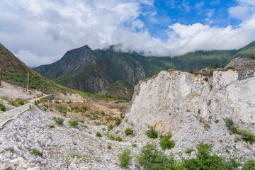 Natural beauty of forests and mountains in the Xizang Plateau of China