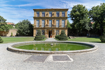 Le jardin du Pavillon Vendôme se situe au cœur du centre ville de Aix en Provence, dans le quartier faubourg des Cordeliers. L’entrée se fait rue Celony ou rue de la Molle.