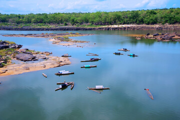 Fototapeta premium Lifestyle of fishermen along the river in Thailand.