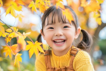 Fototapeta premium 秋を楽しむ笑顔の日本人の子供（キッズ・10月・秋服・女の子・紅葉・銀杏）
