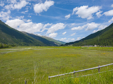 Blick ins Inntal bei Bever in der Schweiz