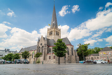 
The market square of Waregem together with the adjacent shopping center "het pand". Also a view of the church tower of Waregem