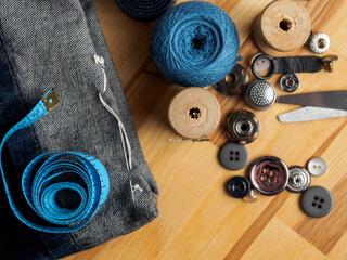 Sewing buttons on clothing: a step-by-step process with tools and tips for a secure, neat attachment