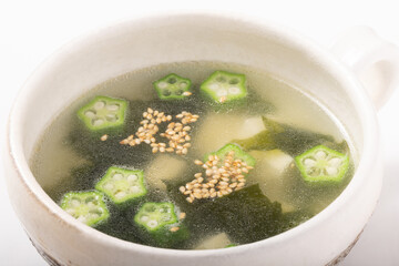 オクラとワカメと豆腐の中華スープ