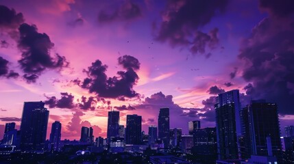 Fototapeta premium Beautiful sunset over the city skyline with clouds