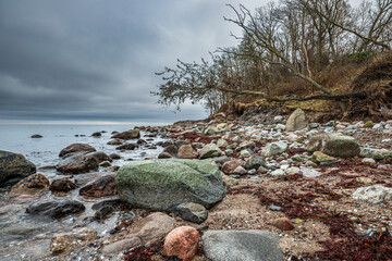 Die malerische Steilküste bei Katharinenhof, auf der Ostseeinsel Fehmarn, nach dem Sturm, im Herbst 2023.