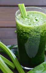 green celery spinach smoothie healthy eating