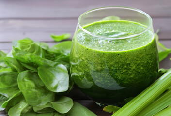 green celery spinach smoothie healthy eating