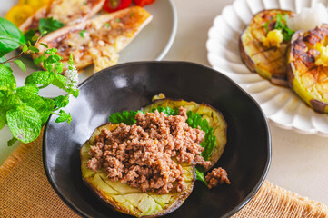 肉味噌をかけた加茂なすのステーキ