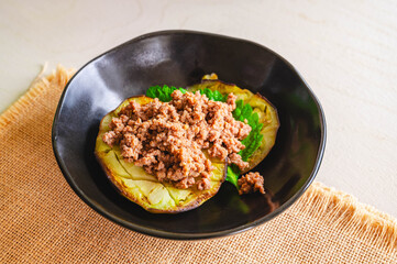 肉味噌をかけた加茂なすのステーキ