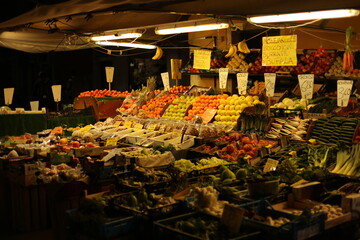 Authentischer Marktstand in Venedig - Obst und Gemüse