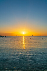 Obraz premium Sunrise over the sea. Panoramic seascape.