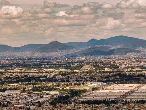 Vista a&eacute;rea de la ciudad de M&eacute;xico, desde el cerro de la estrella 