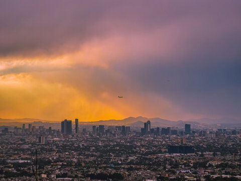 Ciudad de M&eacute;xico y sus rascacielos al atardecer