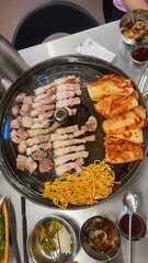 Popular Korean dish: Pork belly with lid (+stir-fried kimchi + stir-fried bean sprouts)