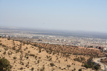 Obraz premium A view of the city of Agadir from the top of the mountain on July 29 2024.
