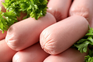 Small sausages in a bowl with parsley and bread